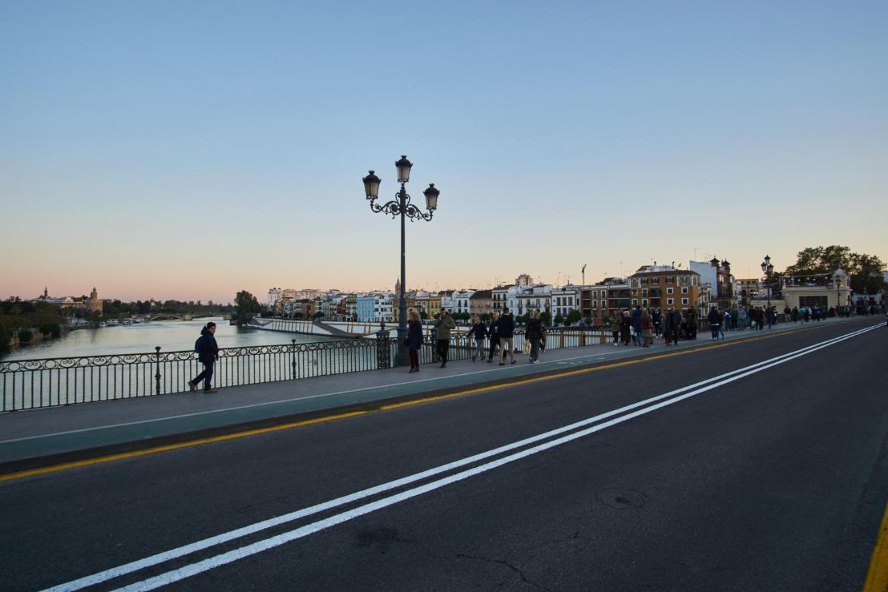 Betis Deluxe Riverside Seville Exterior photo